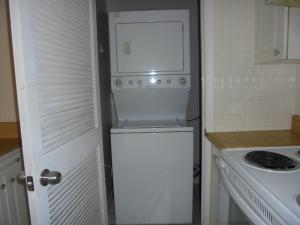 ISLAND HOUSE - Residential Lease