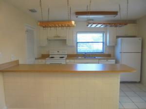 ISLAND HOUSE - Residential Lease