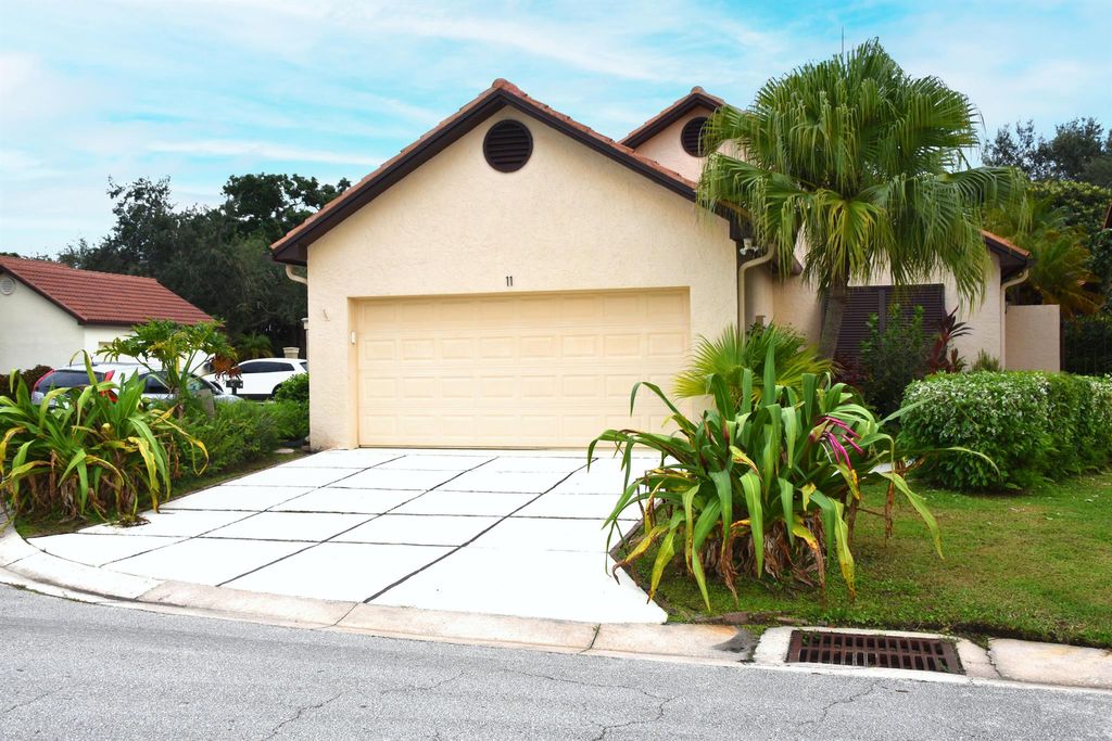 Photo of 11 Ironwood Way N, Palm Beach Gardens, FL 33418 (MLS # R10927349)