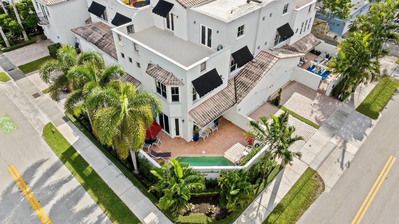 844 N Victoria Park Road, Fort Lauderdale, FL, 33304/$975,000 2 844 N Victoria Park Road