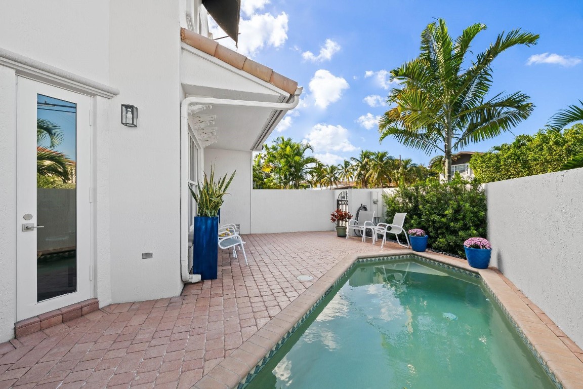 844 N Victoria Park Road, Fort Lauderdale, FL, 33304/$975,000 1 844 N Victoria Park Road