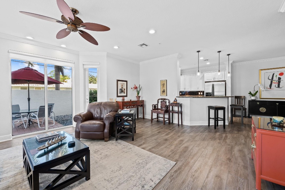 844 N Victoria Park Road, Fort Lauderdale, FL, 33304/$975,000 4 844 N Victoria Park Road