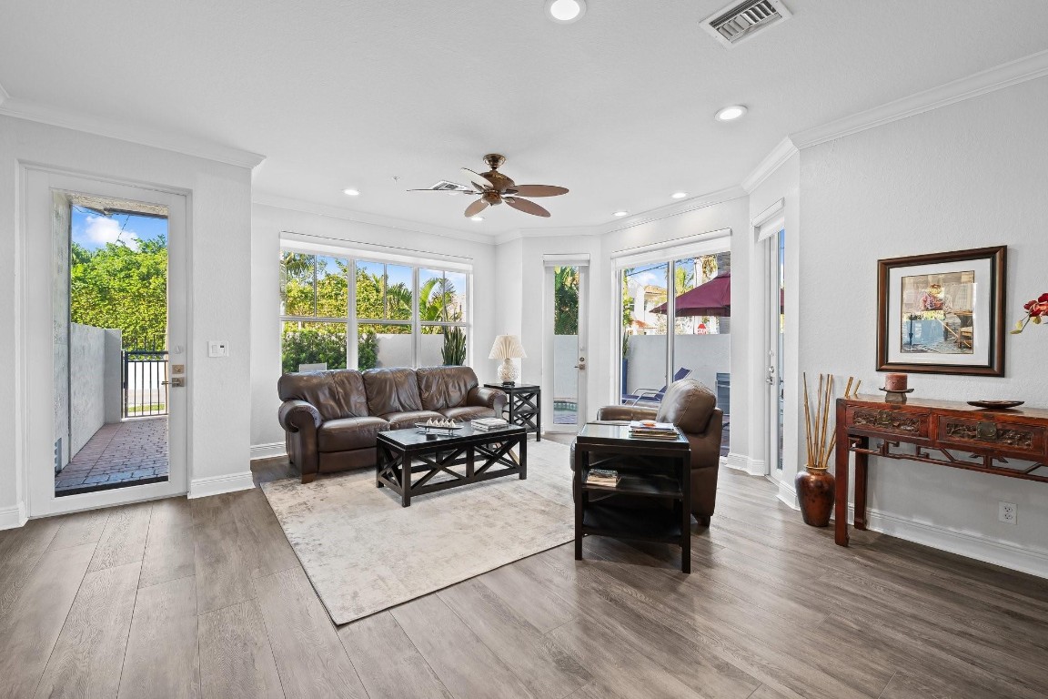 844 N Victoria Park Road, Fort Lauderdale, FL, 33304/$975,000 3 844 N Victoria Park Road