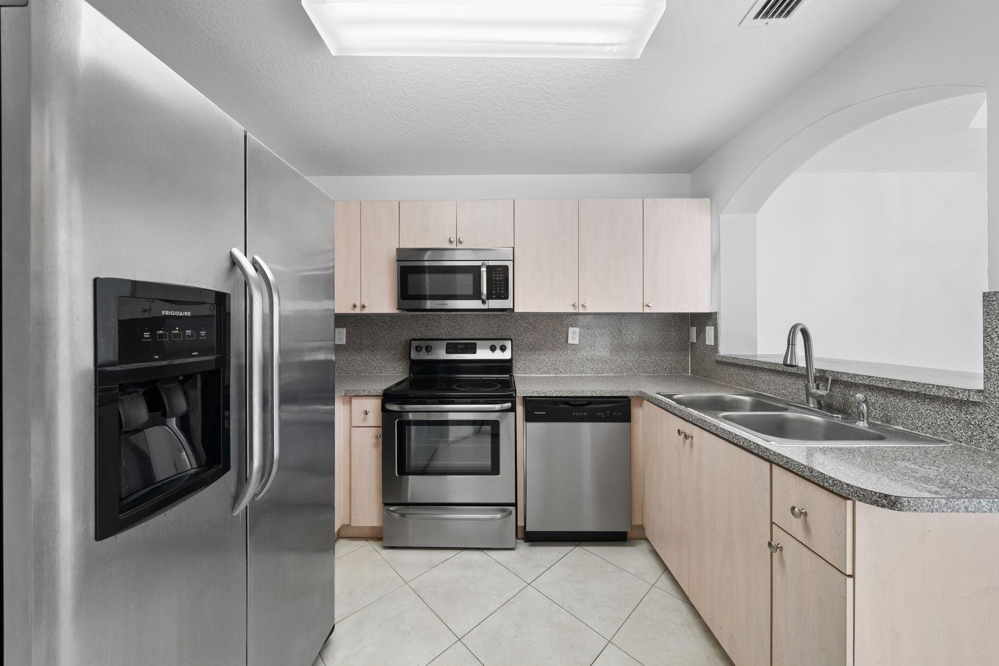 HAMPTON ISLES CONDO - Residential Lease