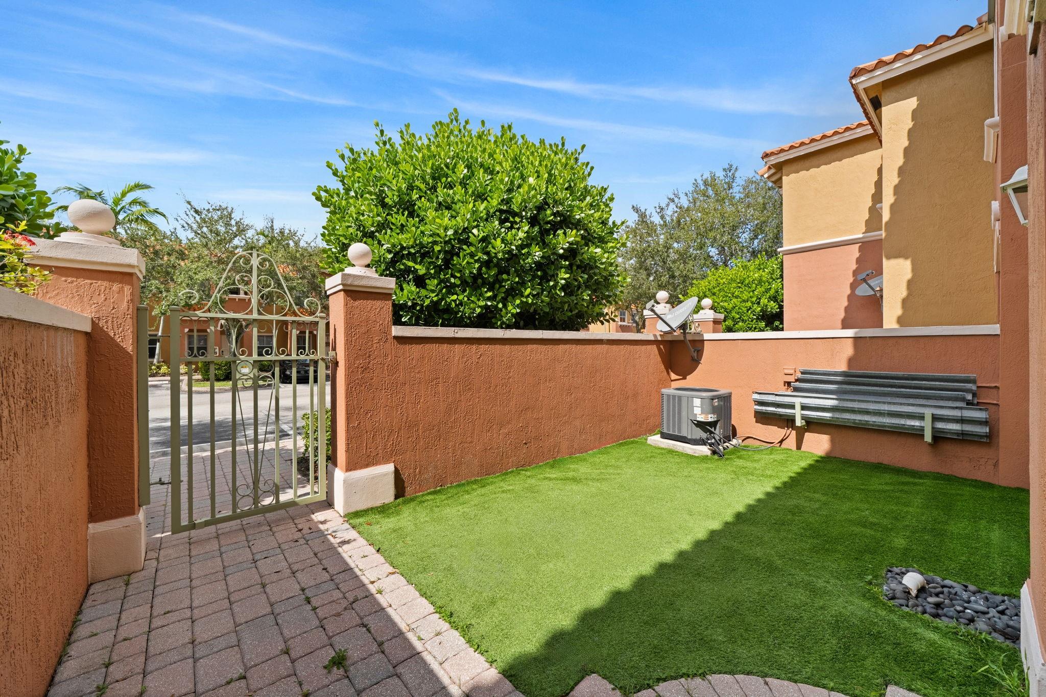 HAMPTON ISLES CONDO - Residential Lease