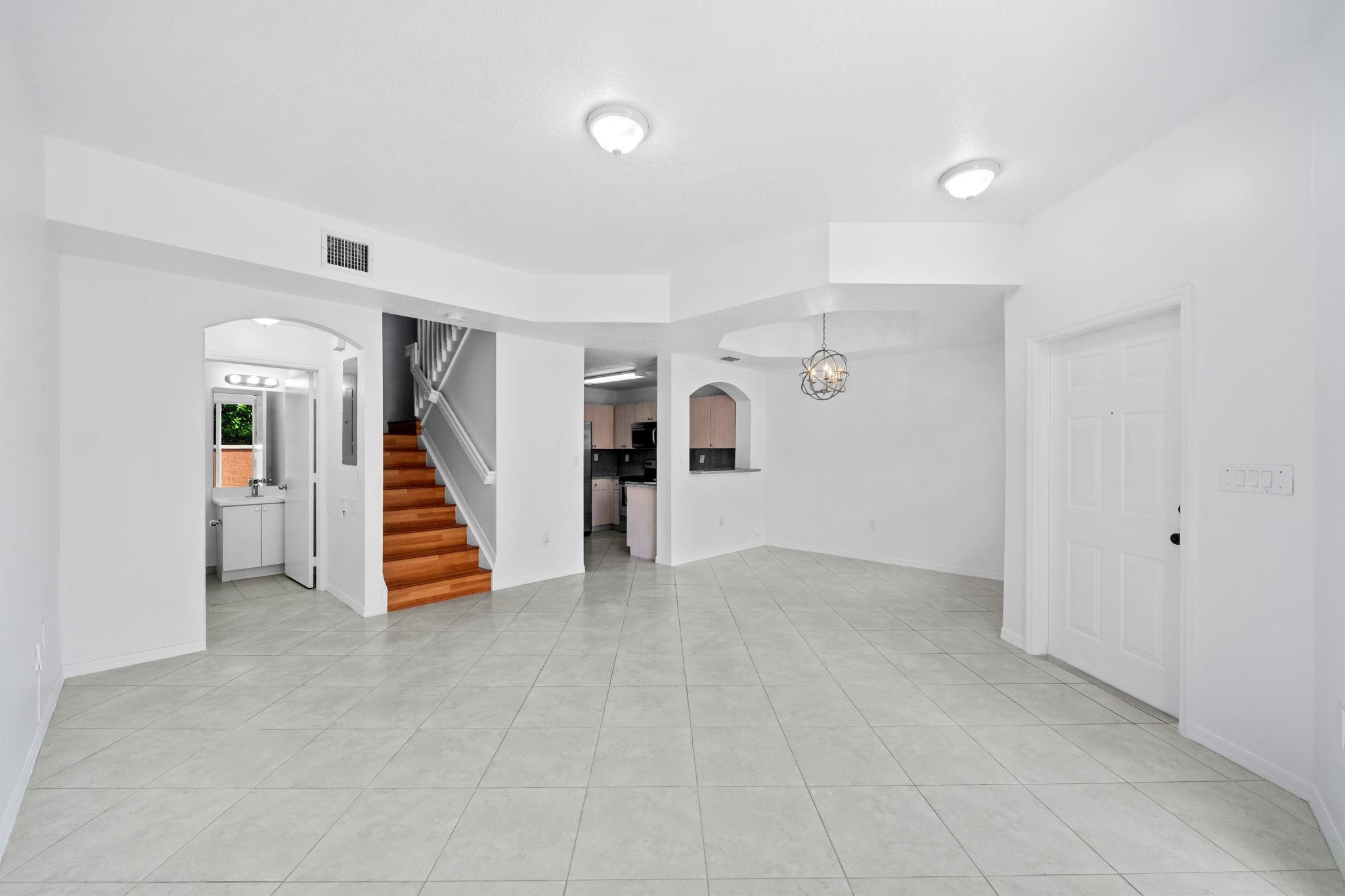 HAMPTON ISLES CONDO - Residential Lease