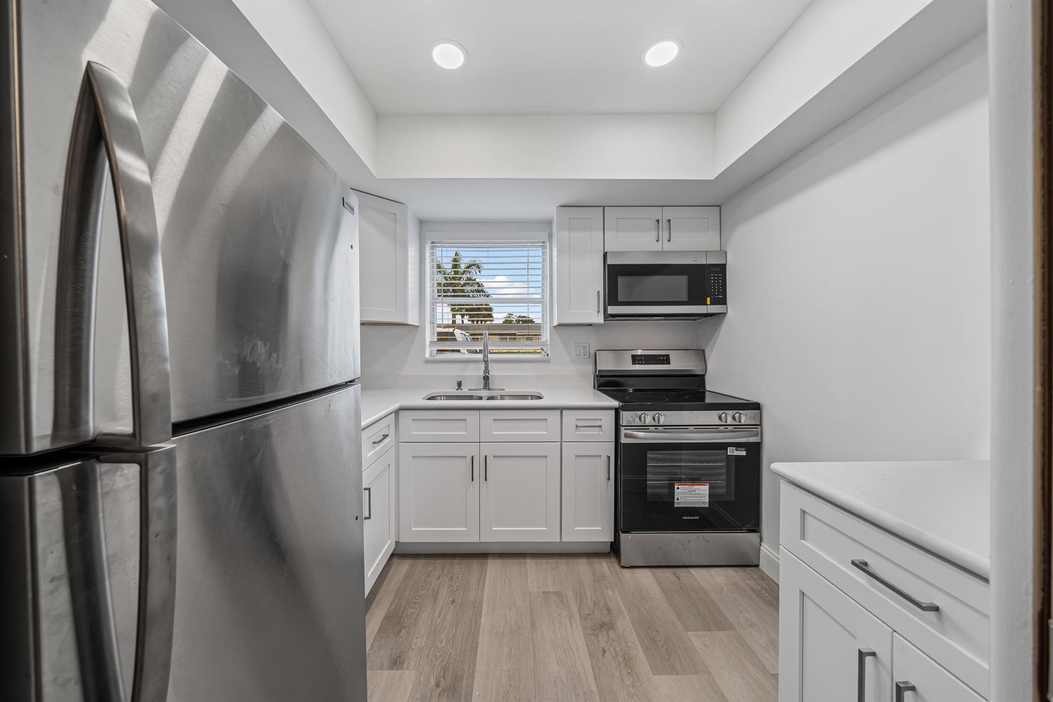 CRESTHAVEN VILLAS 9 CONDO - Residential