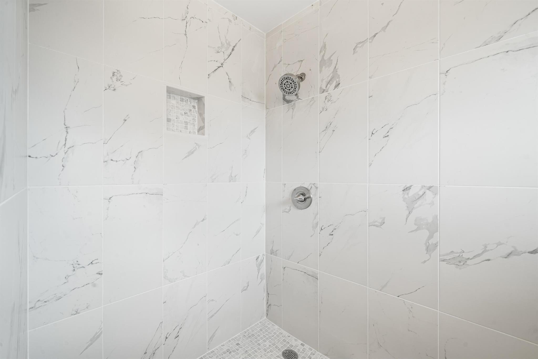 CRESTHAVEN VILLAS 9 CONDO - Residential