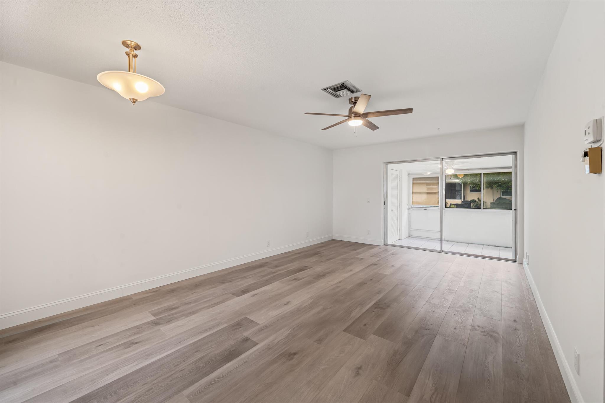 CRESTHAVEN VILLAS 9 CONDO - Residential