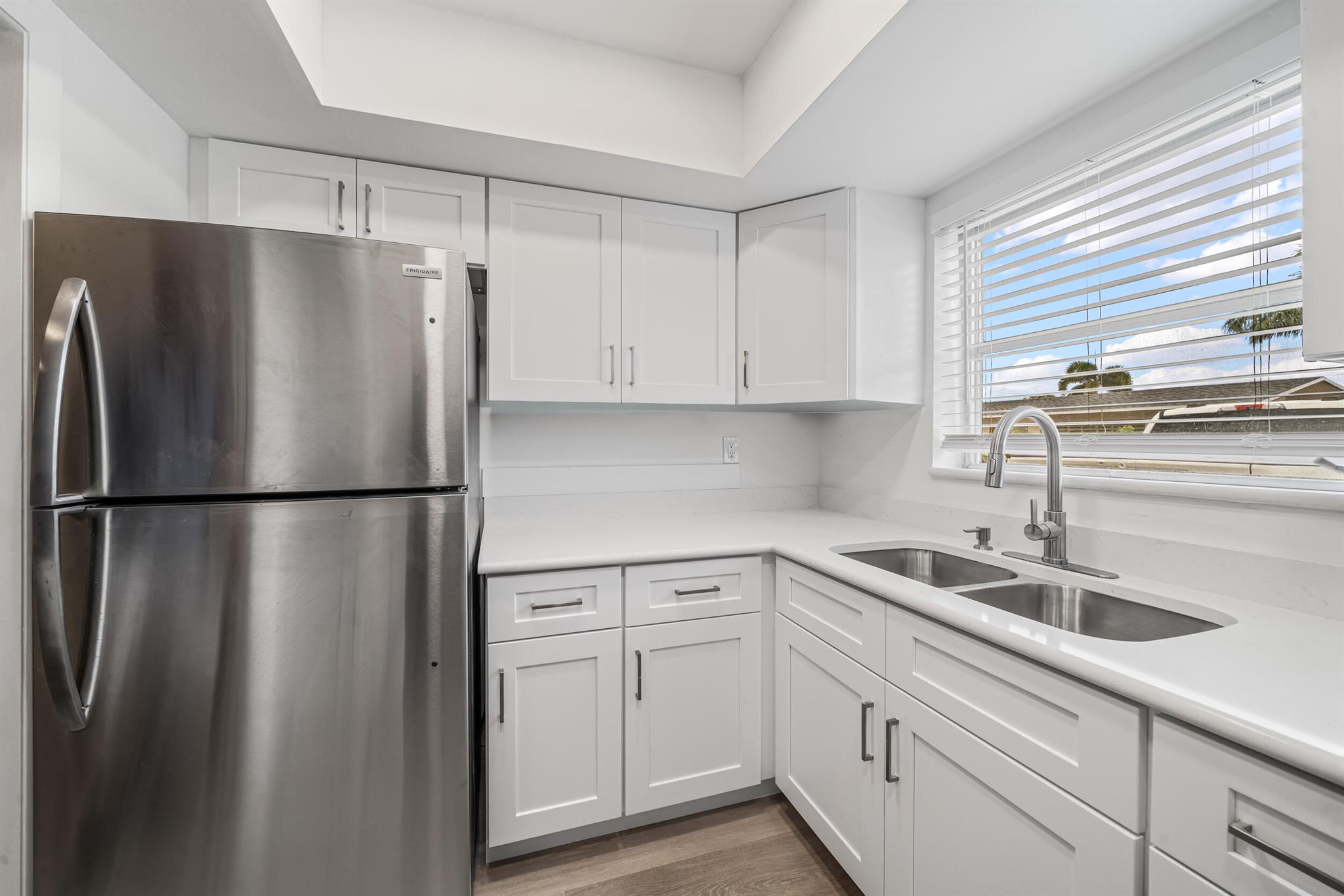 CRESTHAVEN VILLAS 9 CONDO - Residential