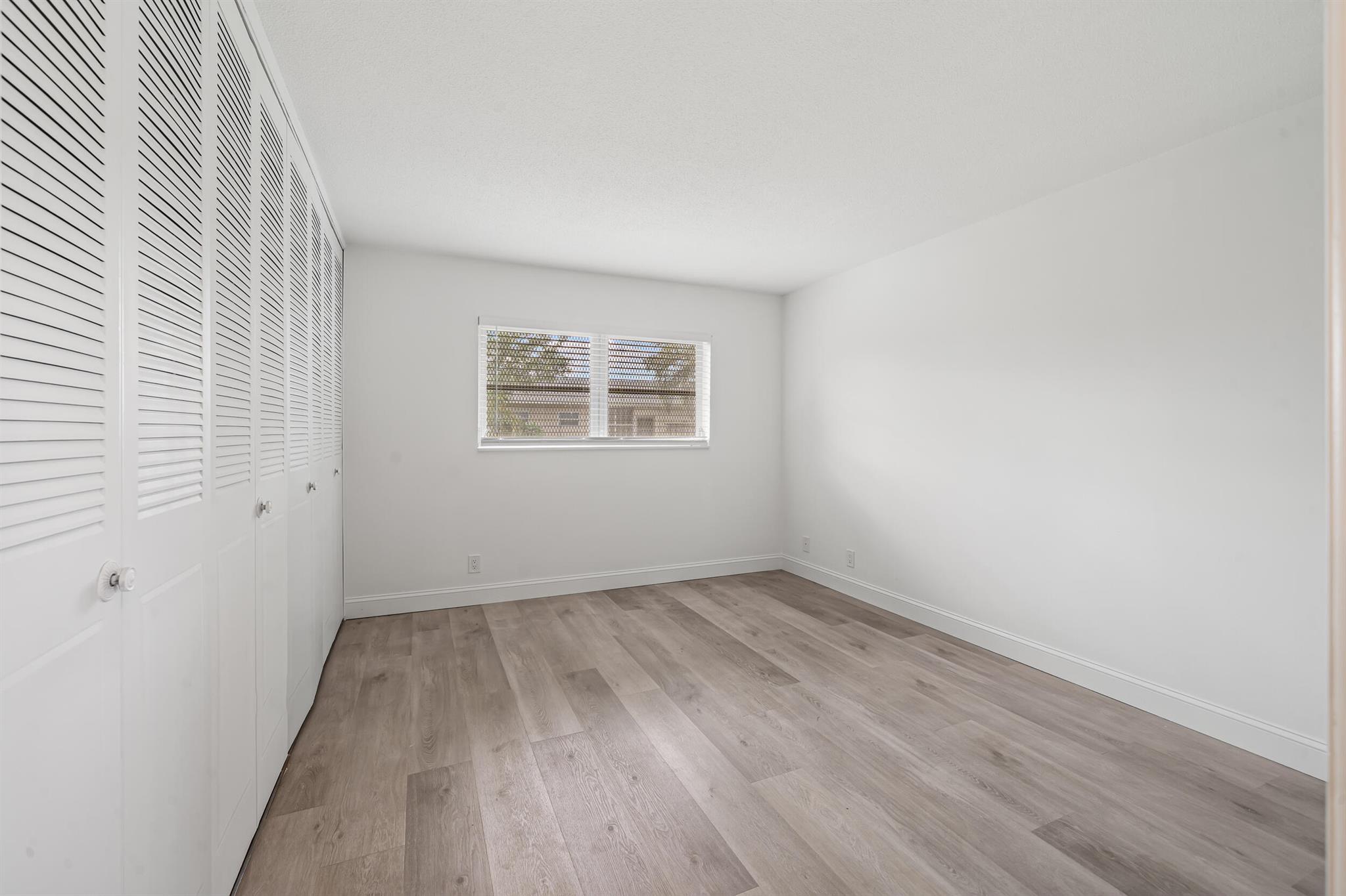 CRESTHAVEN VILLAS 9 CONDO - Residential