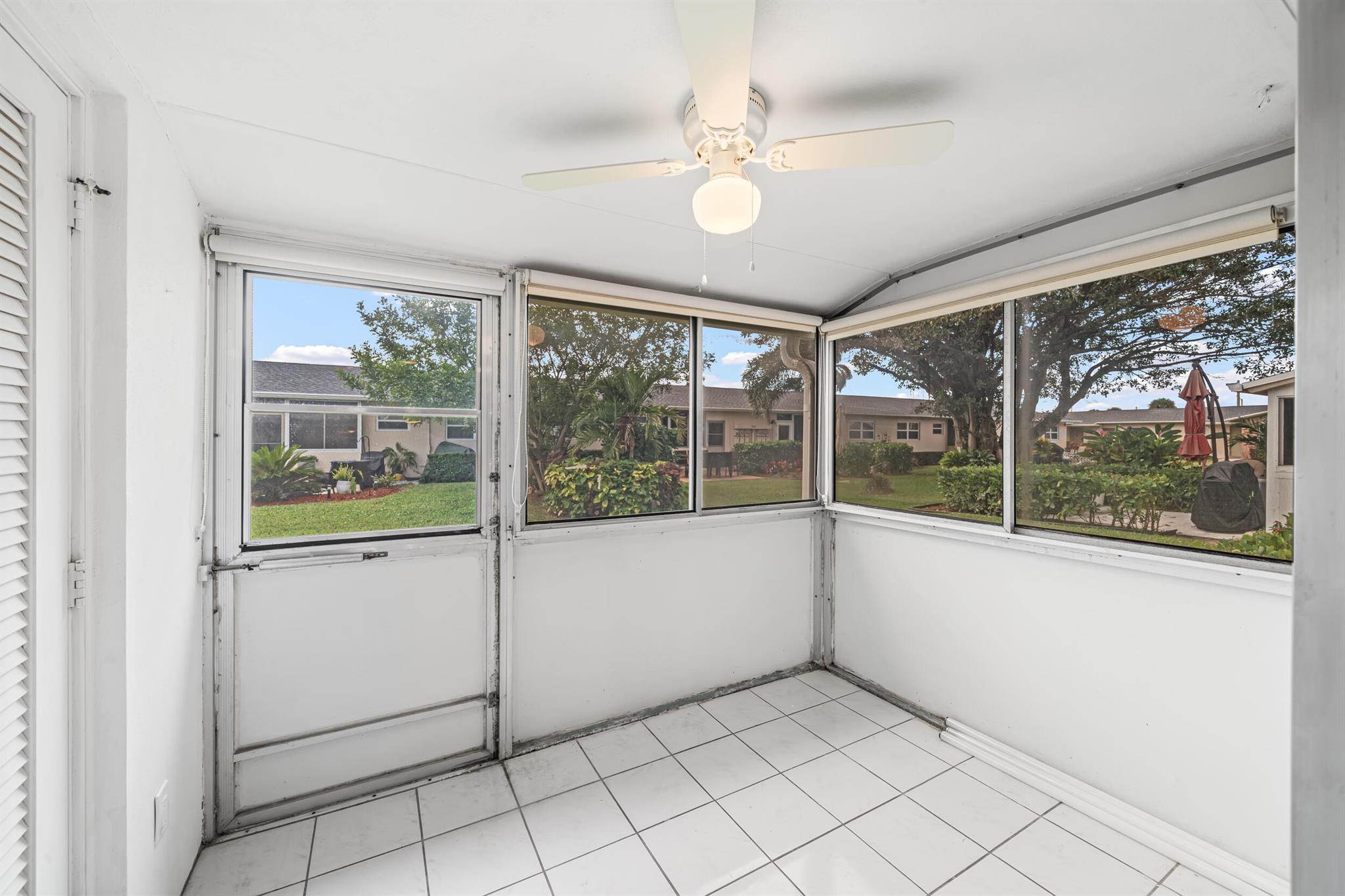 CRESTHAVEN VILLAS 9 CONDO - Residential