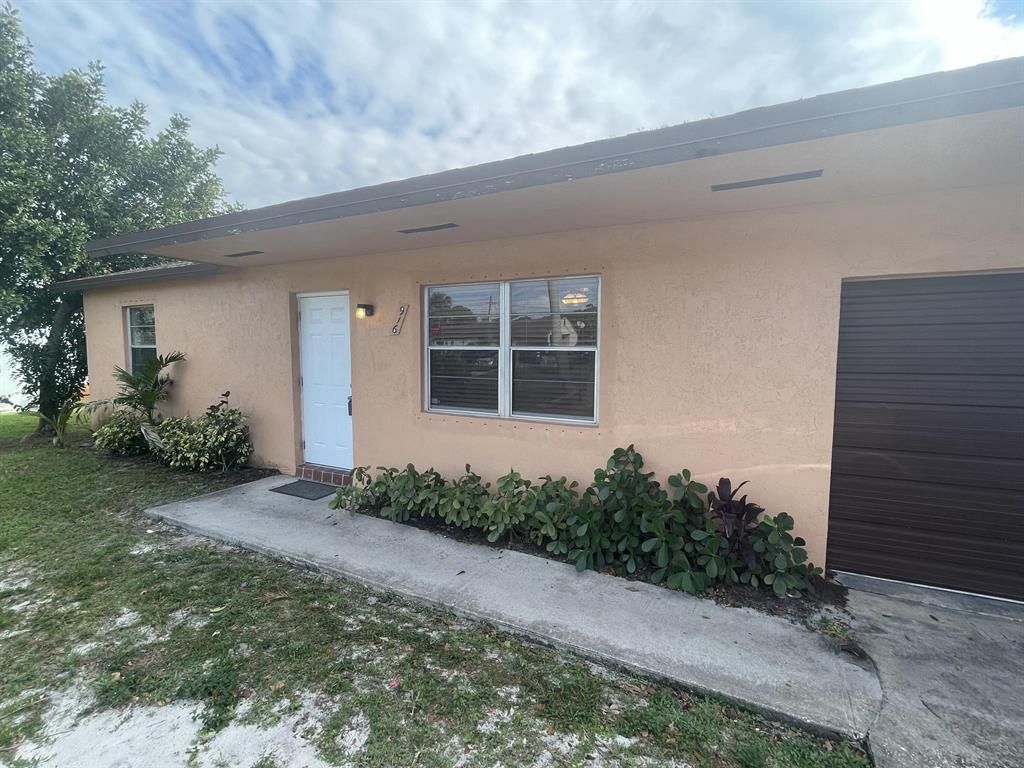 Photo of 916 SE 8th Street, Stuart, FL 34994 (MLS # R10867255)