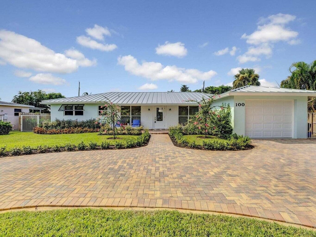 Photo of 100 NW 18th Street, Delray Beach, FL 33444 (MLS # B26079610)