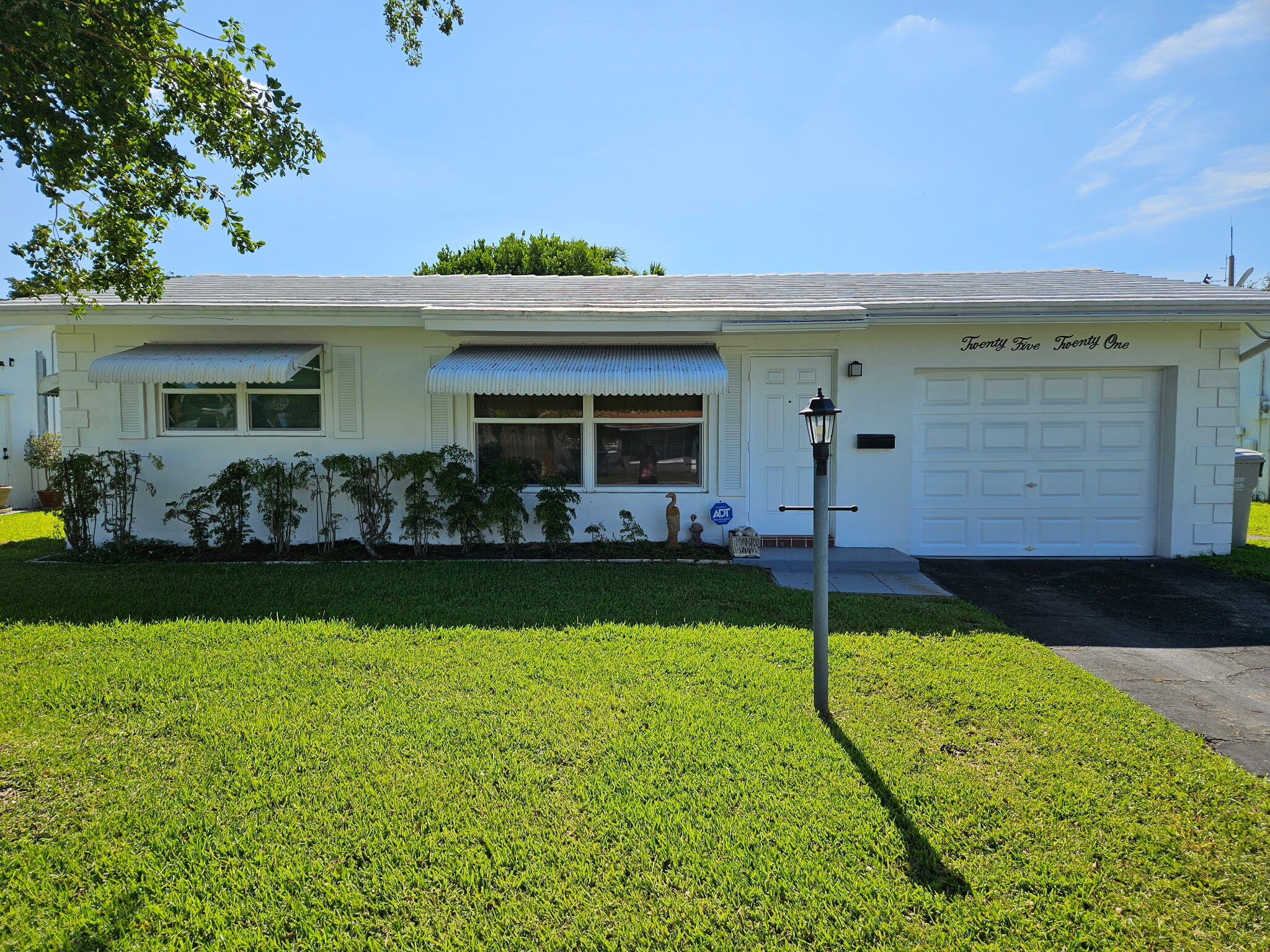 2521 N Cypress Road