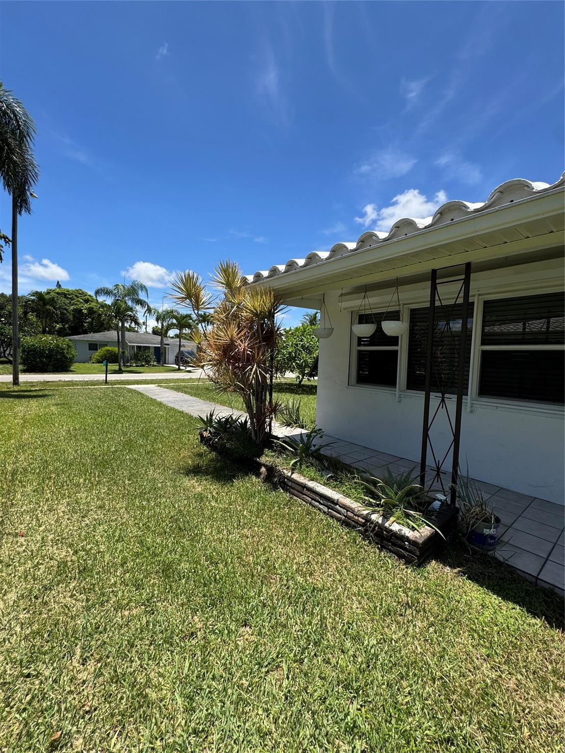 View photos, virtual tours, details... 925 N 32nd Ave