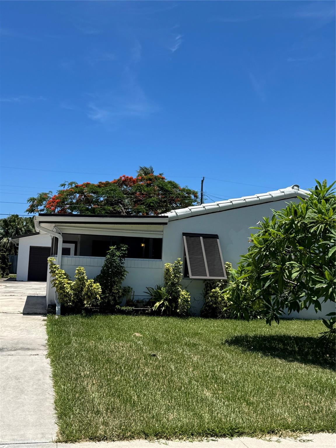 View photos, virtual tours, details... 925 N 32nd Ave