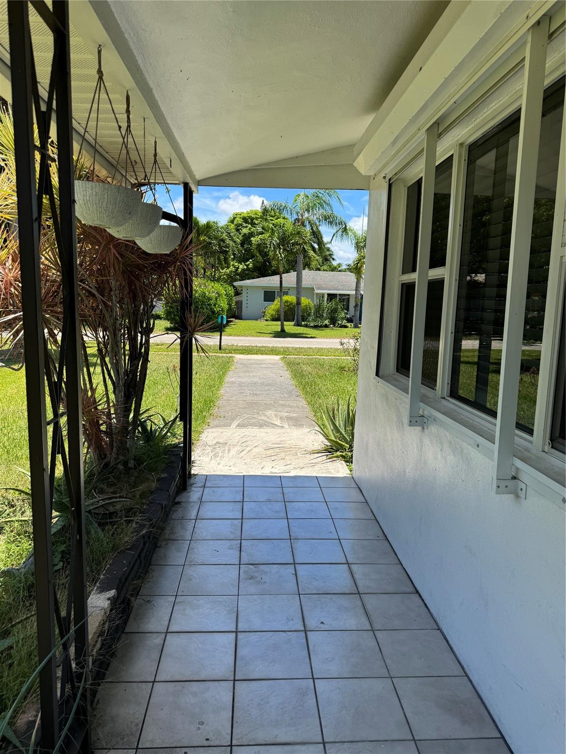 View photos, virtual tours, details... 925 N 32nd Ave