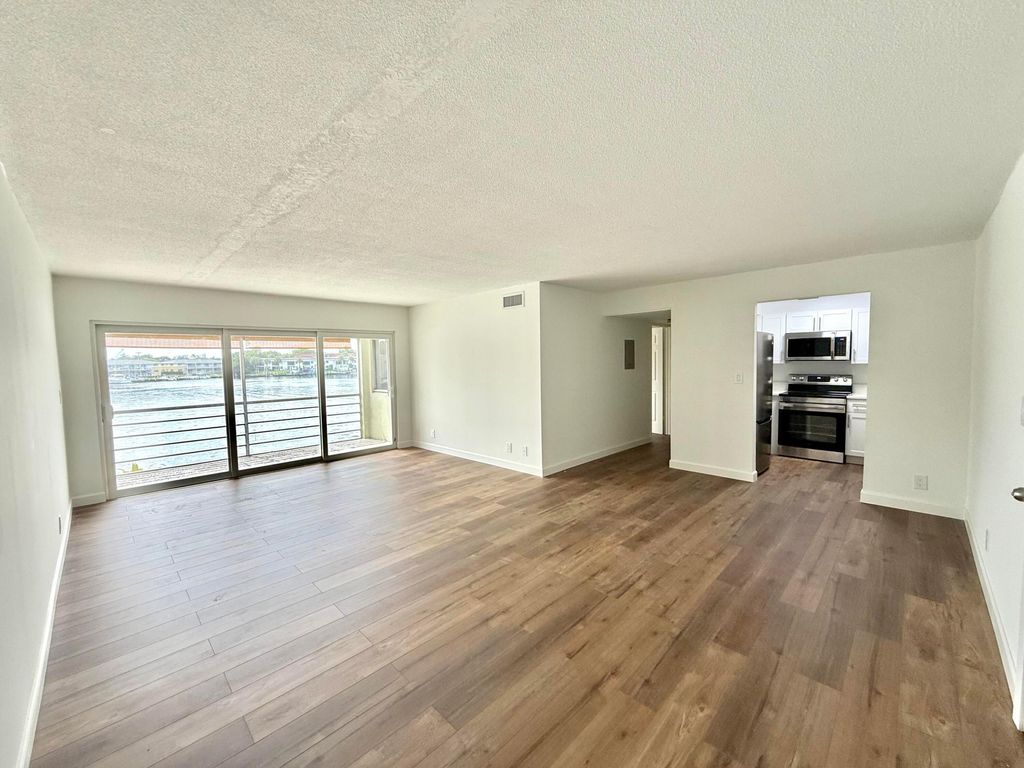 Photo of 412 Northlake Court #Apt 5, North Palm Beach, FL 33408 (MLS # B26042572)