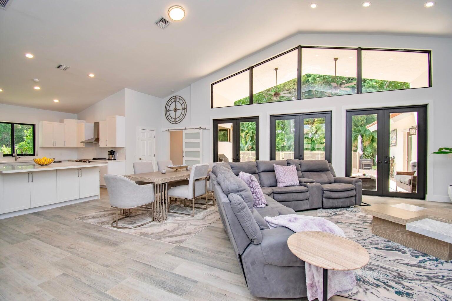 COLONY POINT - Residential