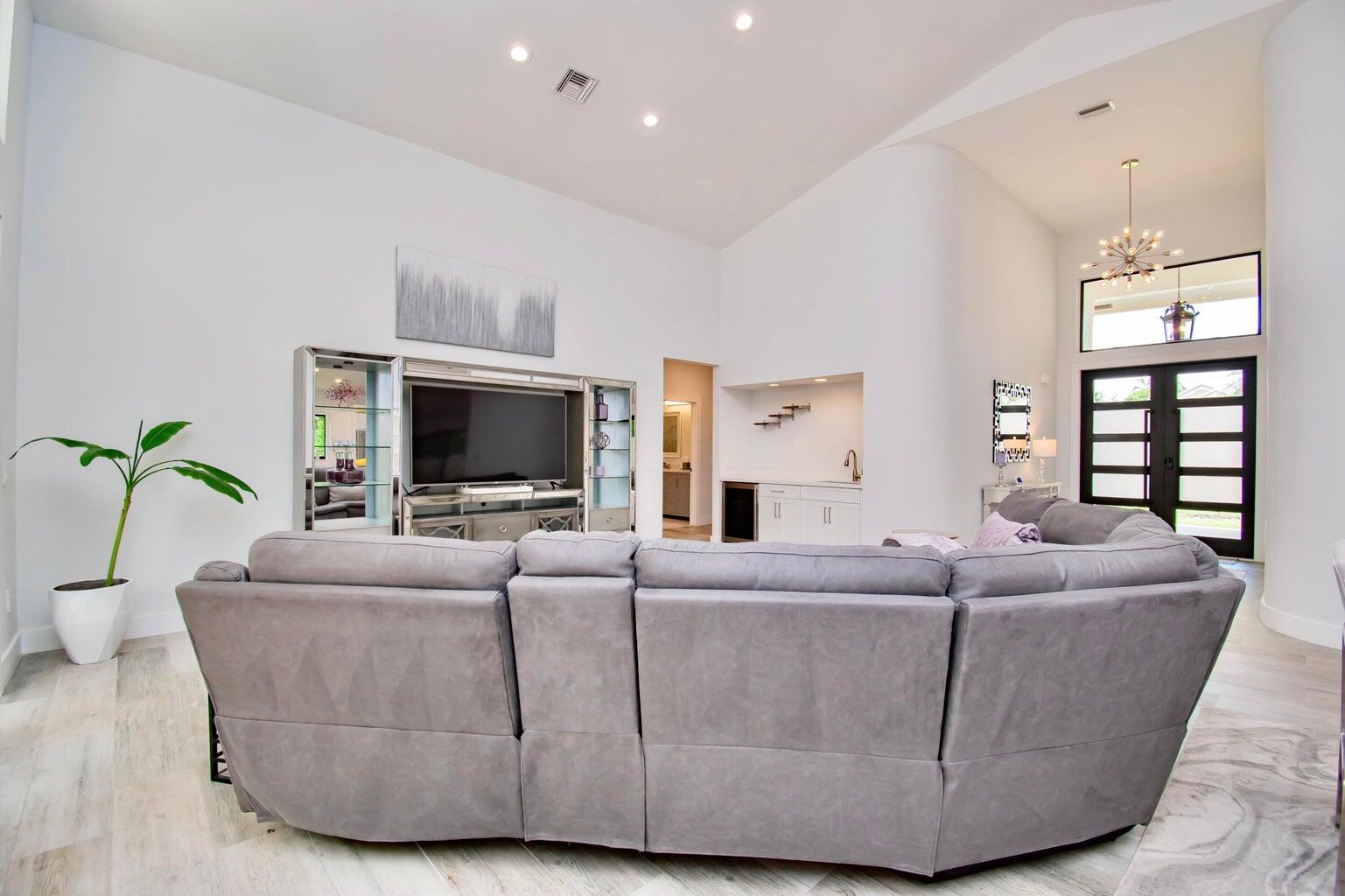 COLONY POINT - Residential