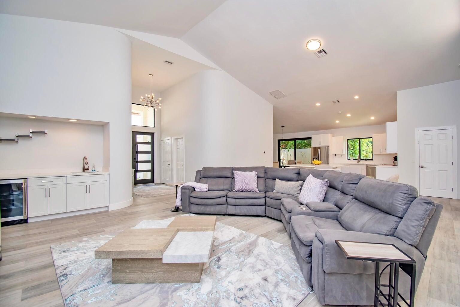 COLONY POINT - Residential