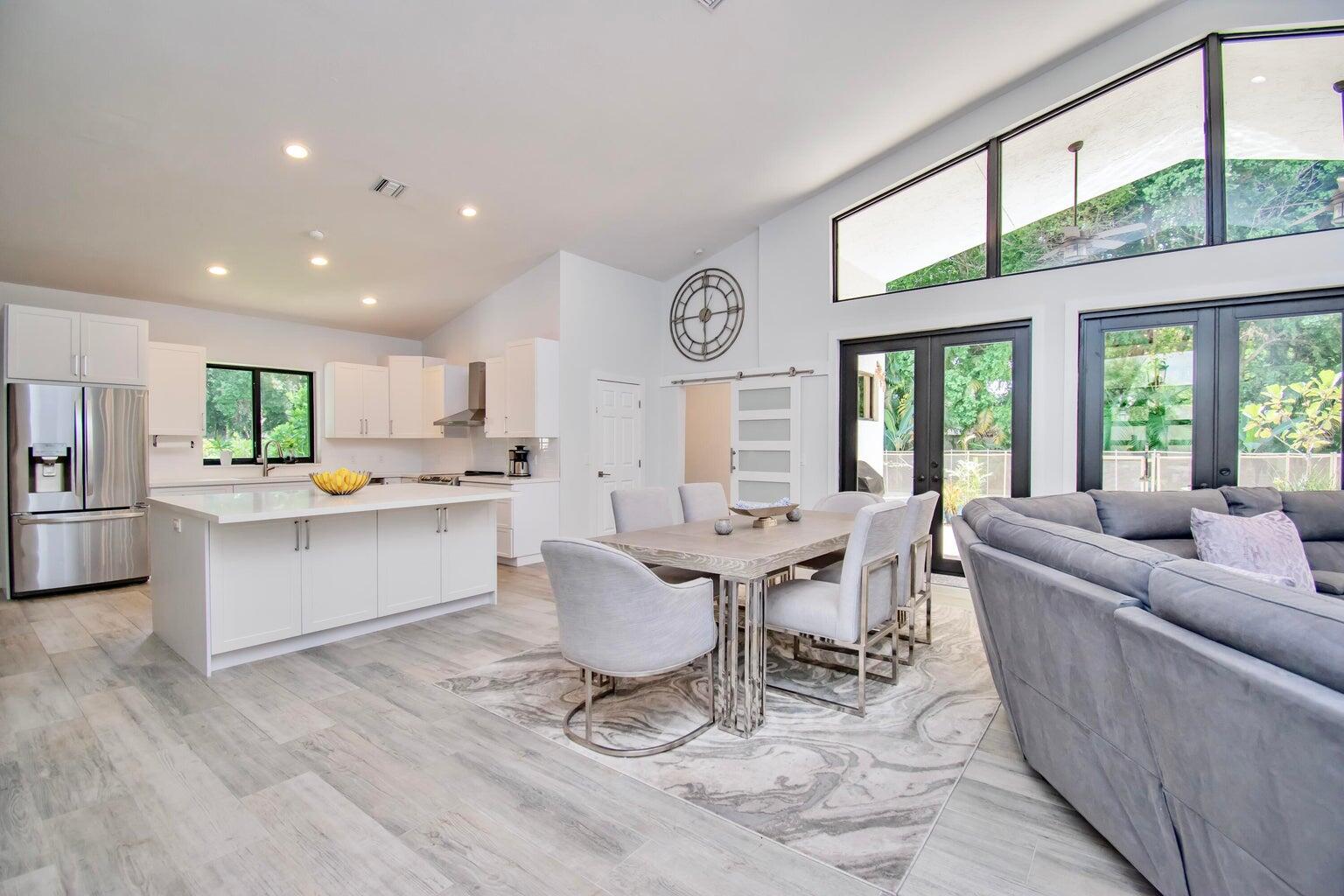 COLONY POINT - Residential