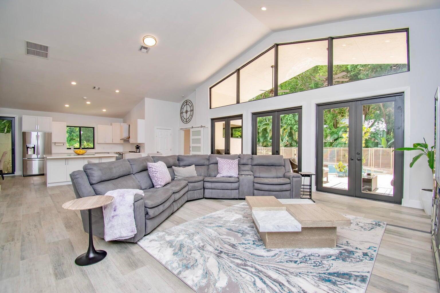 COLONY POINT - Residential