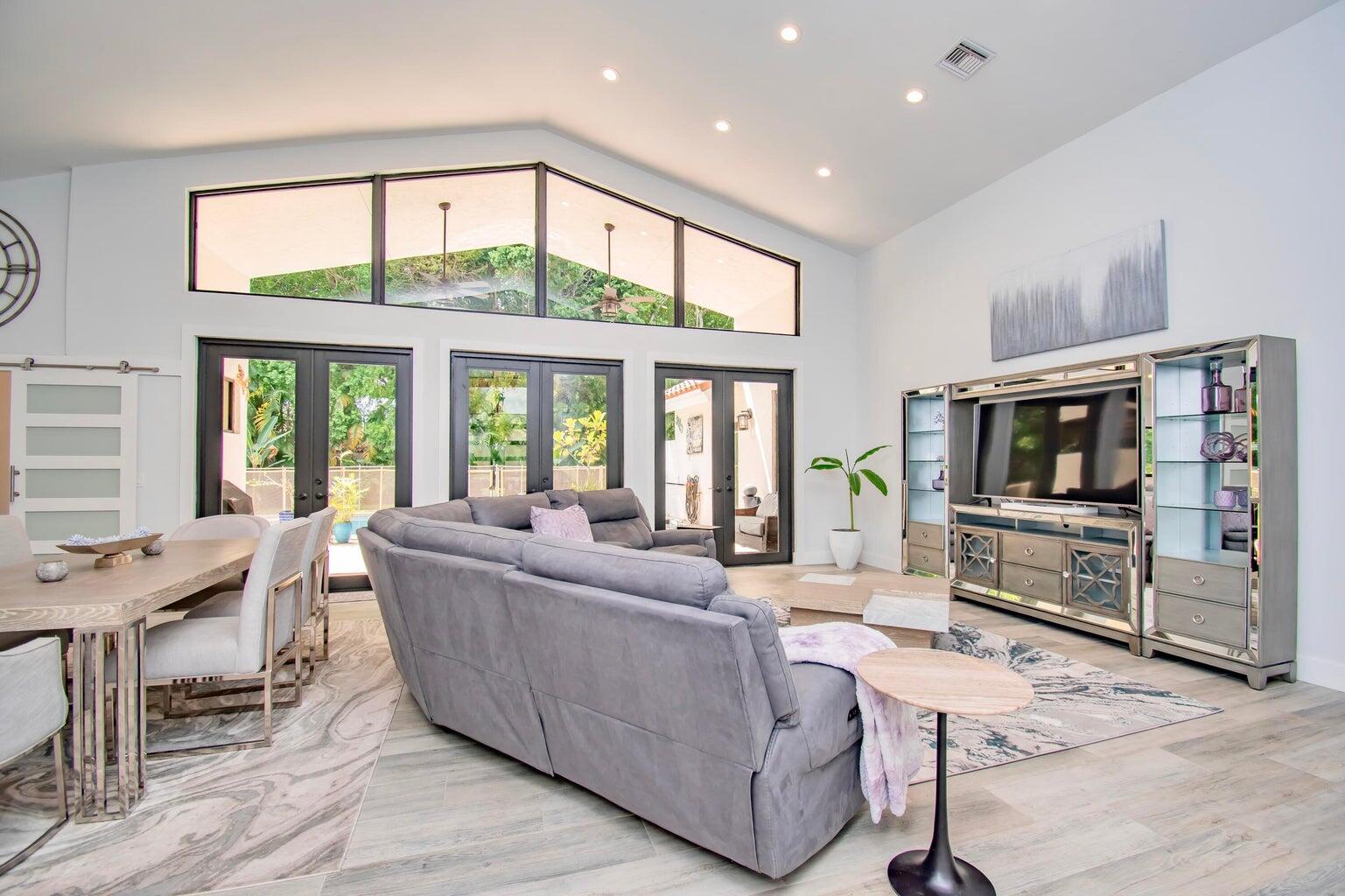 COLONY POINT - Residential