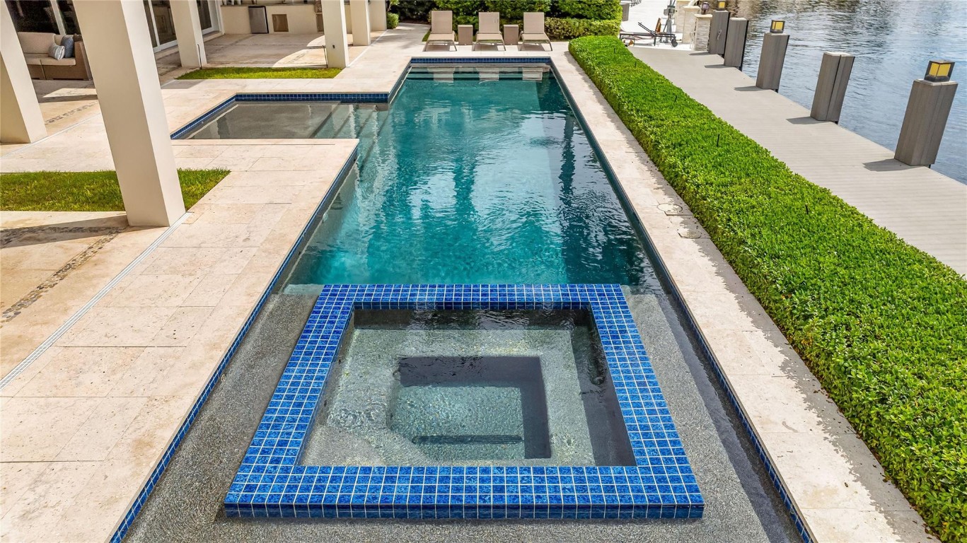 LIGHTHOUSE POINT - Residential