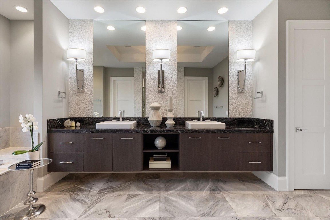 LIGHTHOUSE POINT - Residential