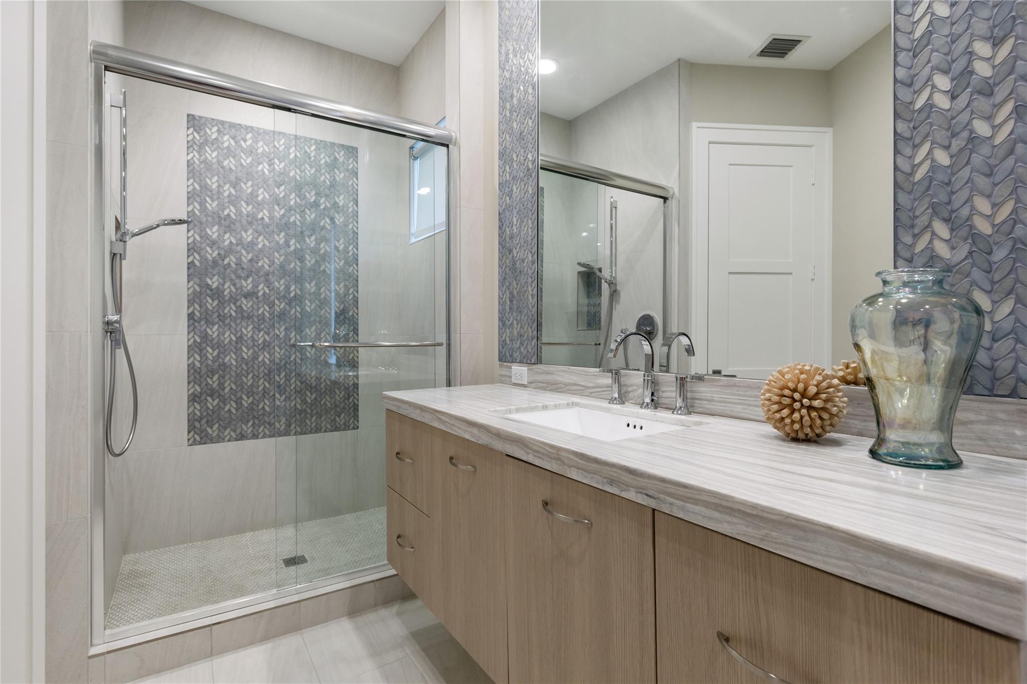 LIGHTHOUSE POINT - Residential