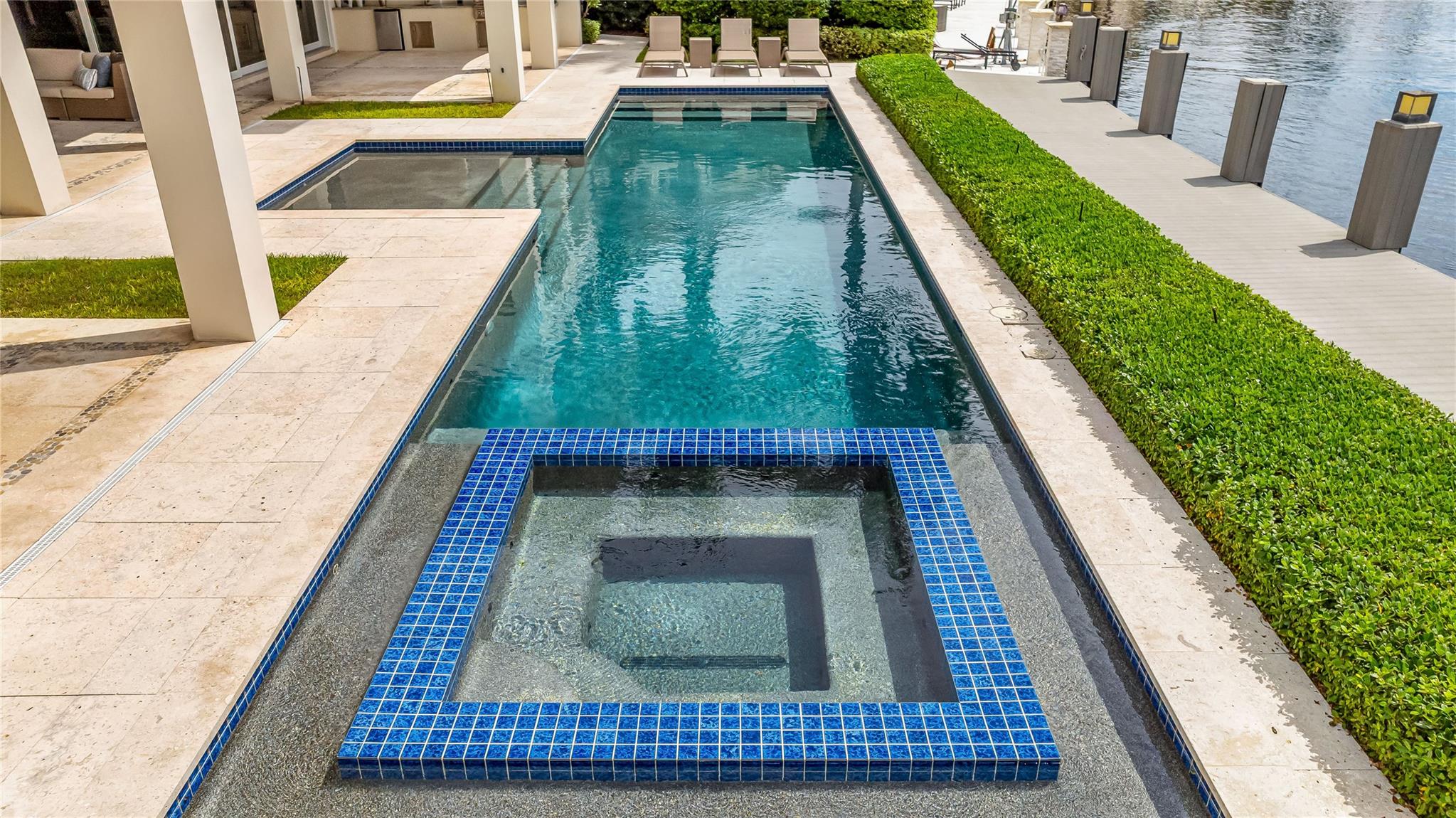 LIGHTHOUSE POINT - Residential