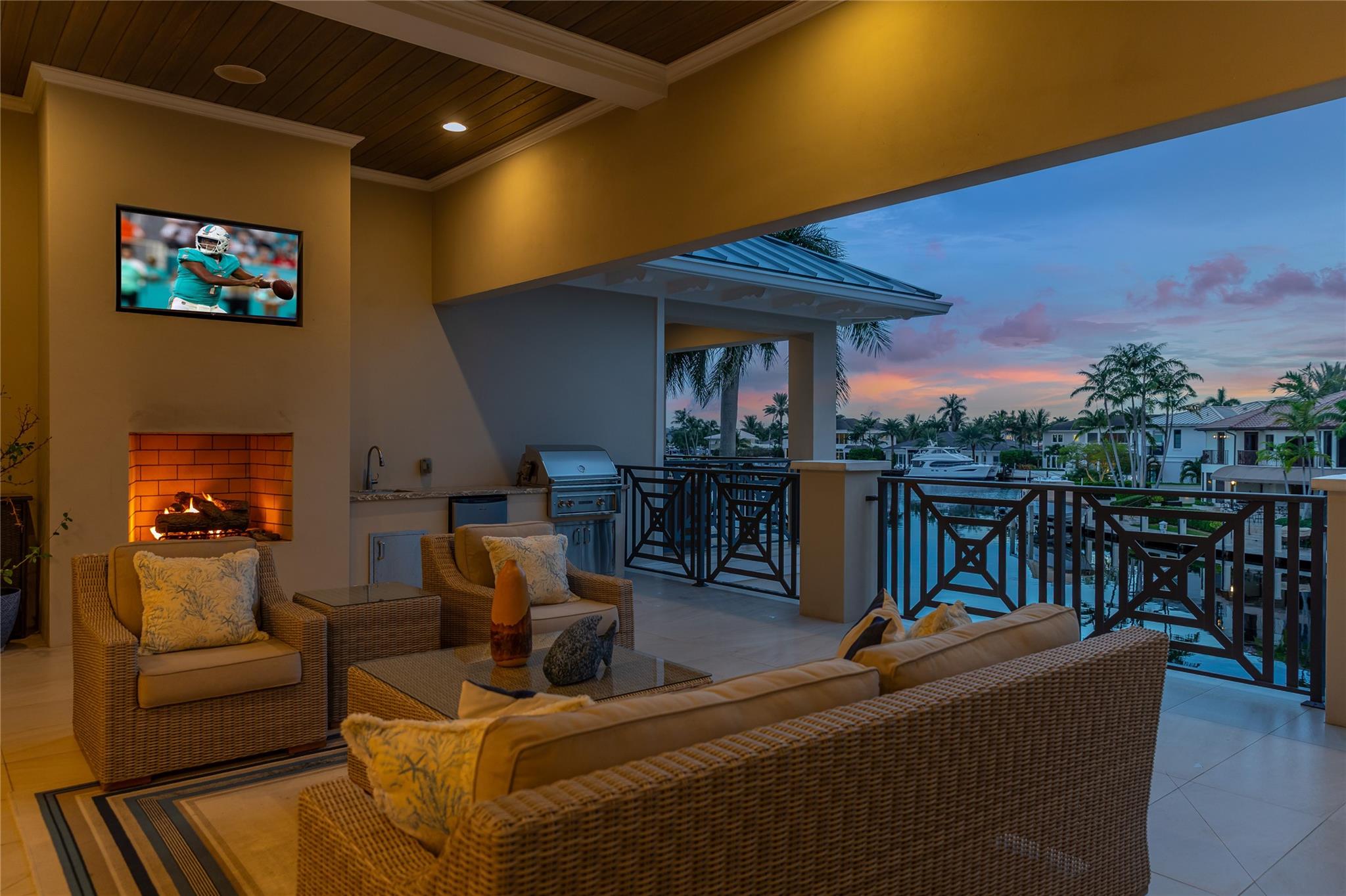 LIGHTHOUSE POINT - Residential