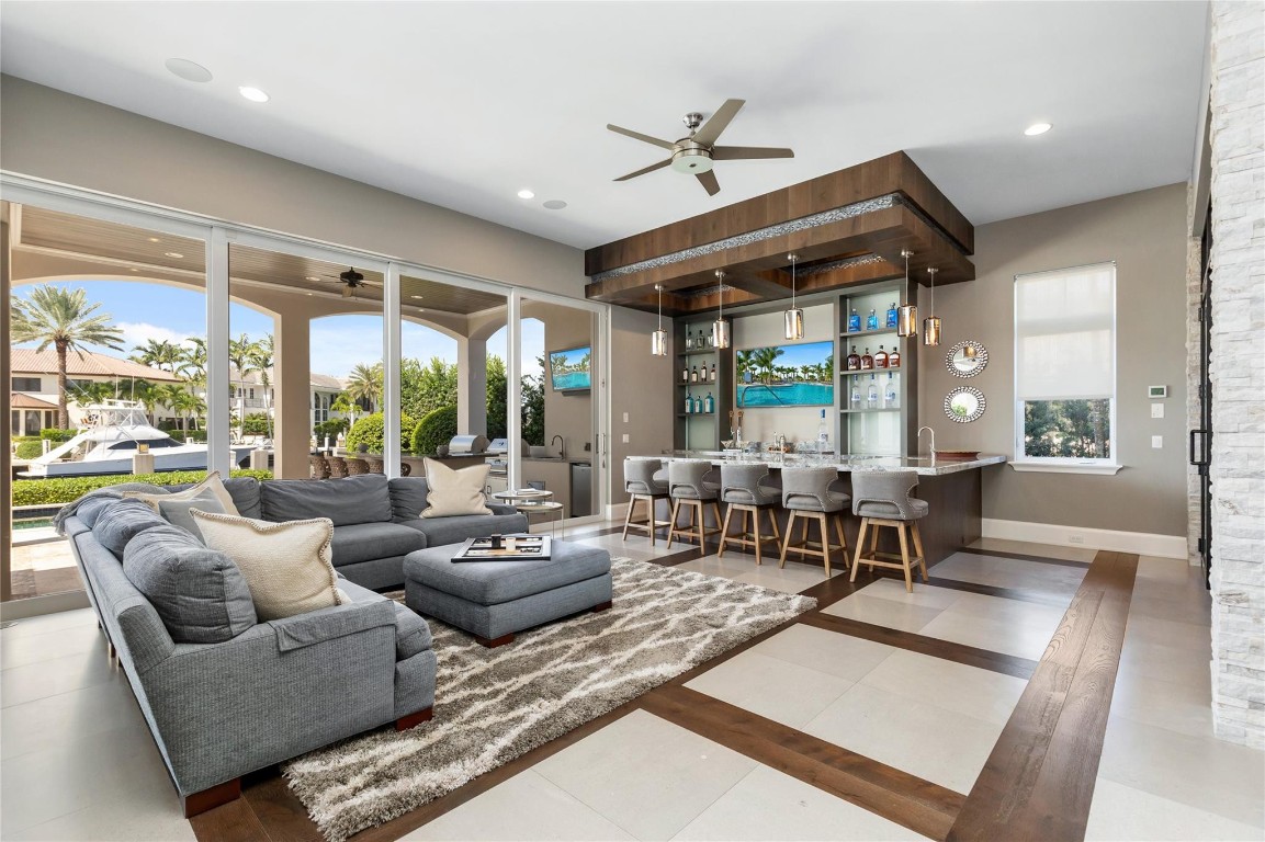 LIGHTHOUSE POINT - Residential