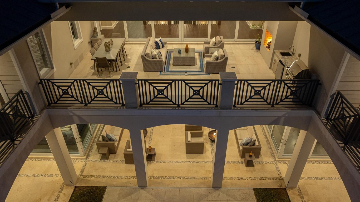 LIGHTHOUSE POINT - Residential