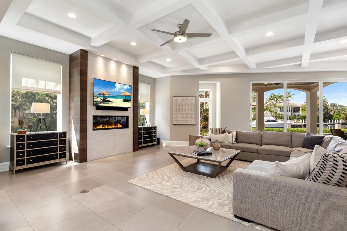 LIGHTHOUSE POINT - Residential