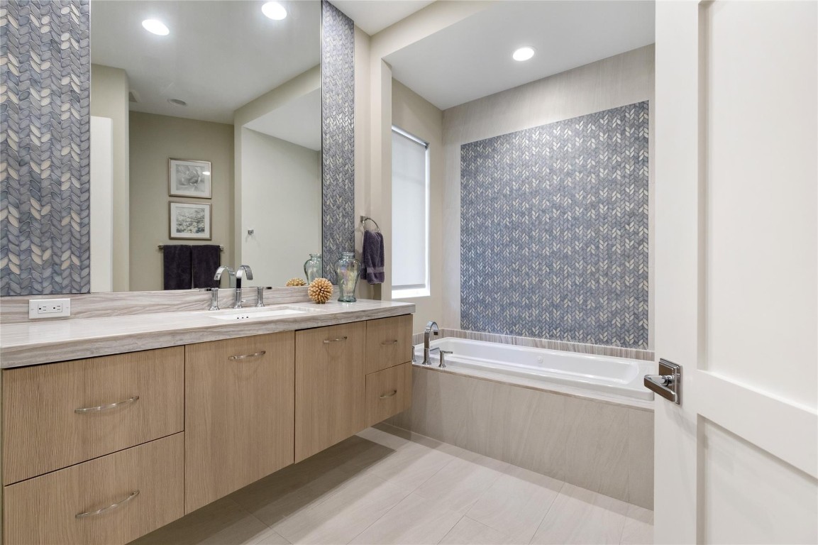 LIGHTHOUSE POINT - Residential