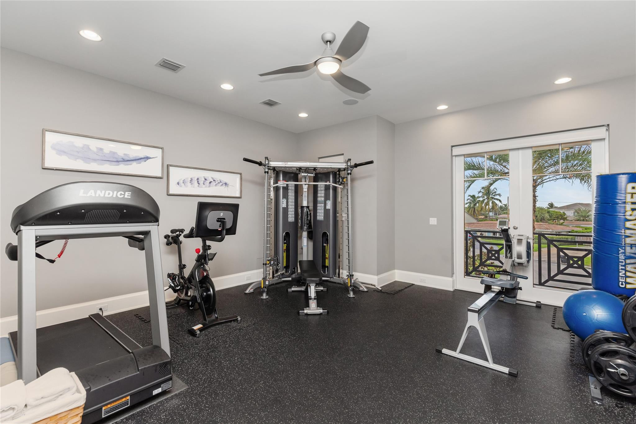 LIGHTHOUSE POINT - Residential