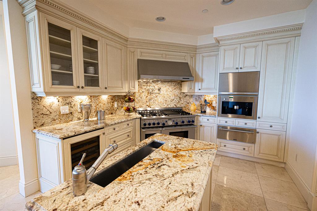 BELLARIA CONDO - Residential