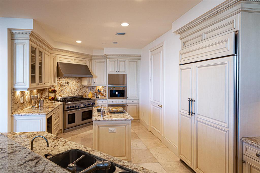 BELLARIA CONDO - Residential