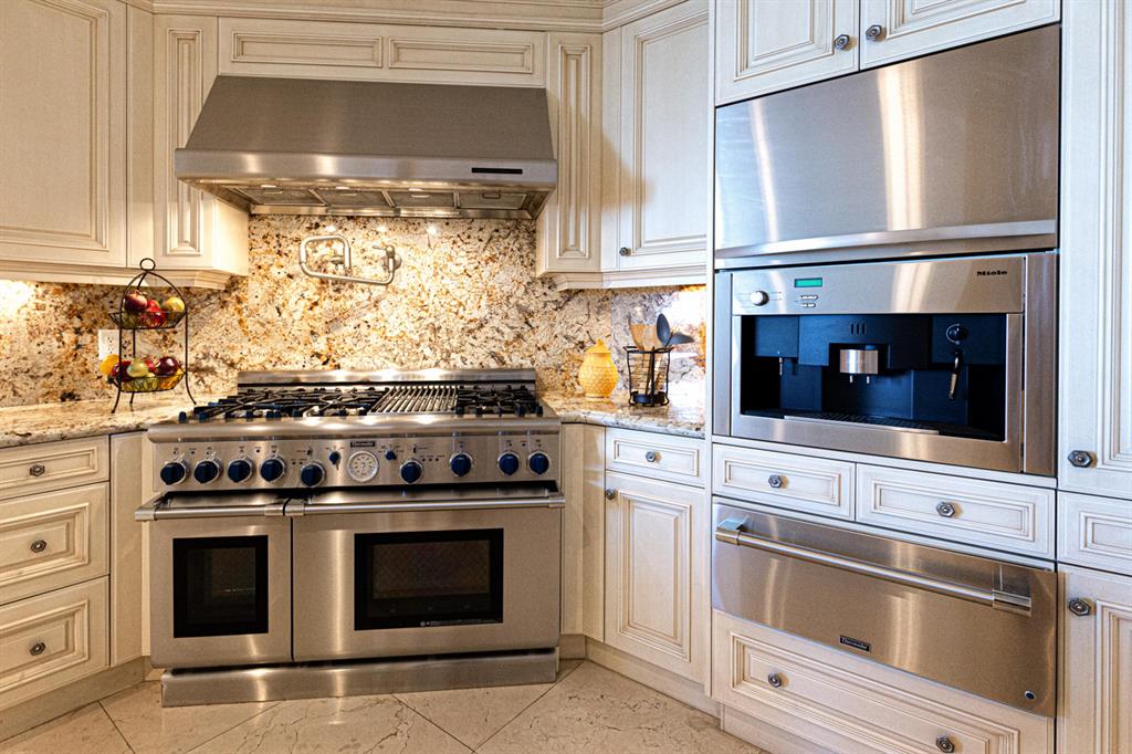 BELLARIA CONDO - Residential