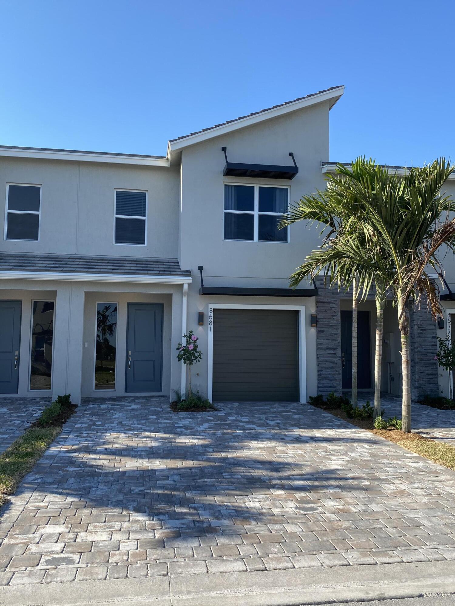 TOWN COMMONS - Residential Lease