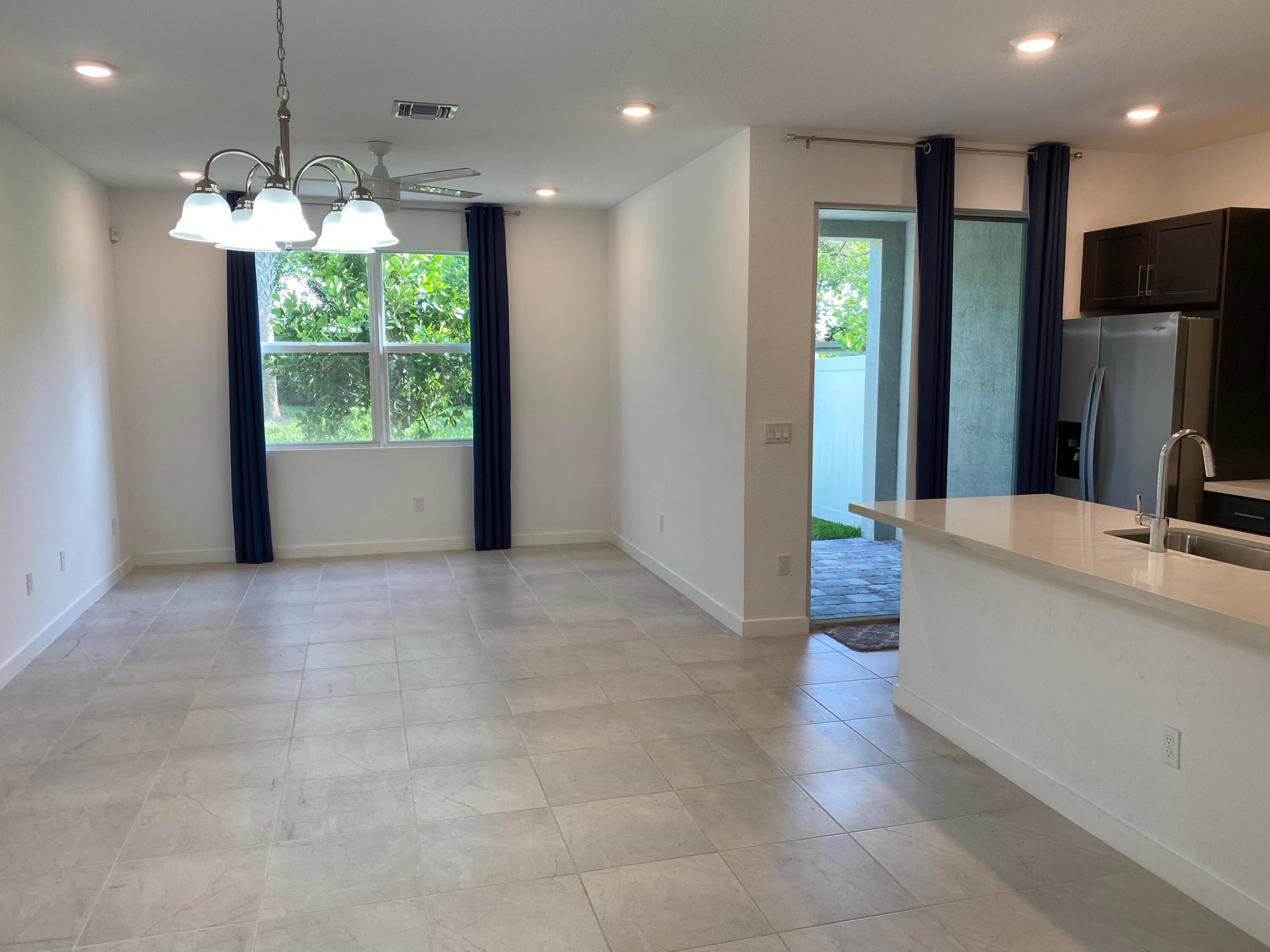 TOWN COMMONS - Residential Lease