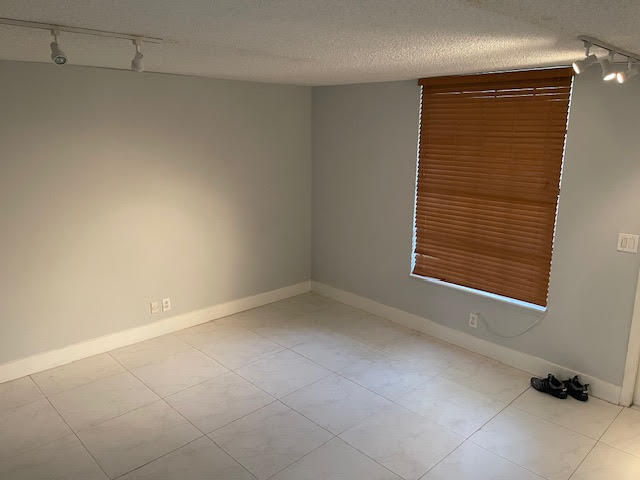 VISTA GARDENS I CONDO - Residential