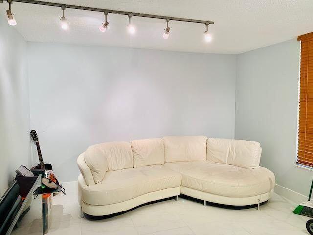 VISTA GARDENS I CONDO - Residential