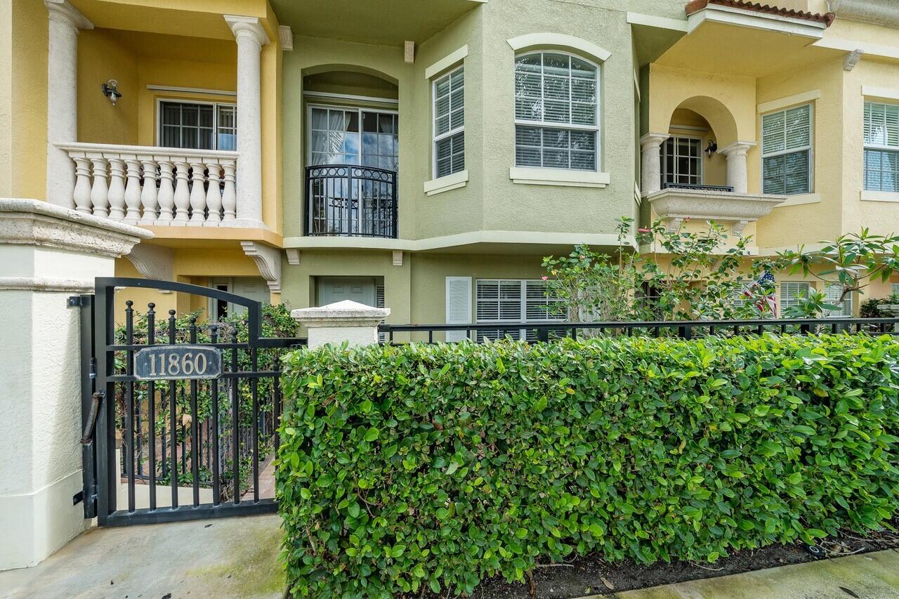 HARBOUR OAKS - Residential Lease