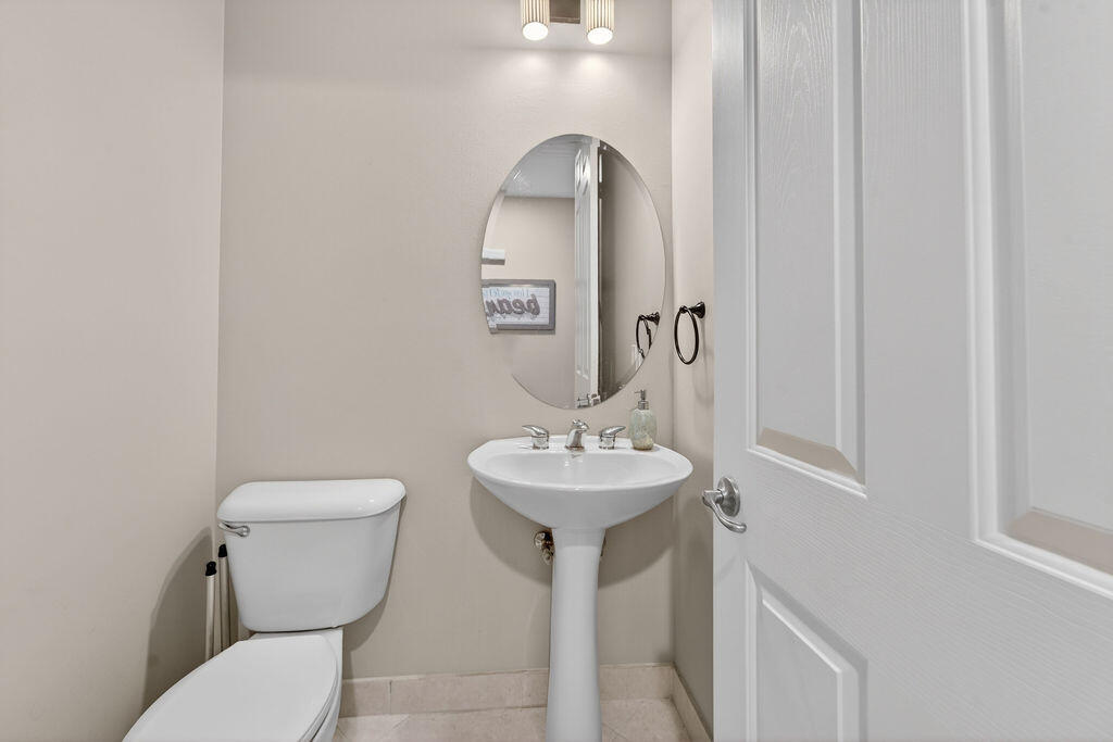 HARBOUR OAKS - Residential Lease