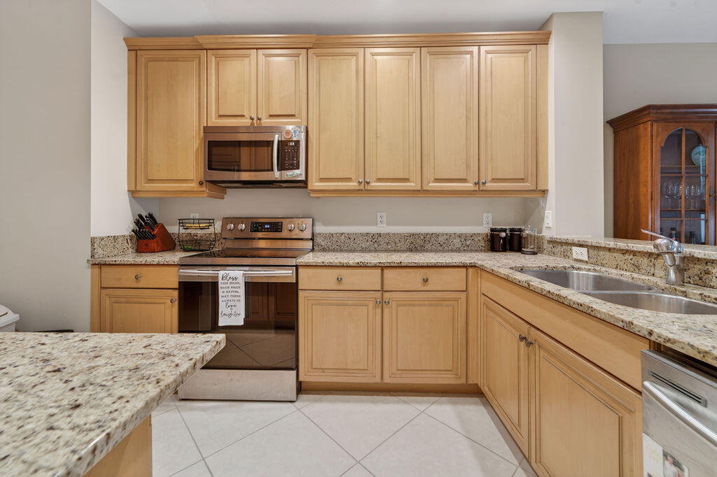 HARBOUR OAKS - Residential Lease