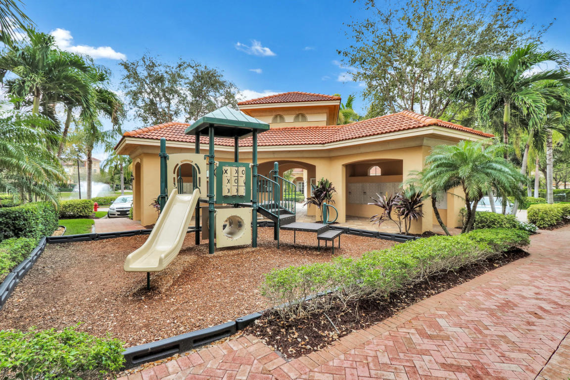 HARBOUR OAKS - Residential Lease